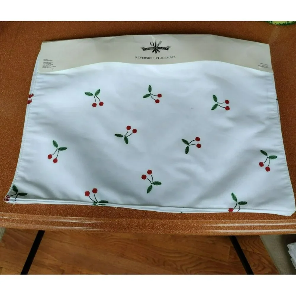 Reversible Fabric Placemats, Set of 4, Bee Vine Leaves Cherry Polyester NEW